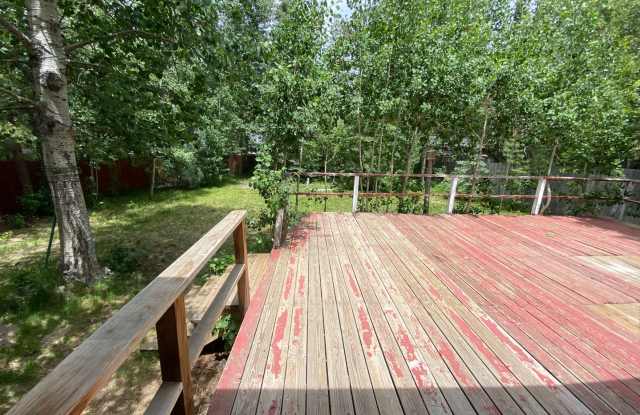 Bright Two Bedroom Home With a Large Backyard and Garage Gallery 3