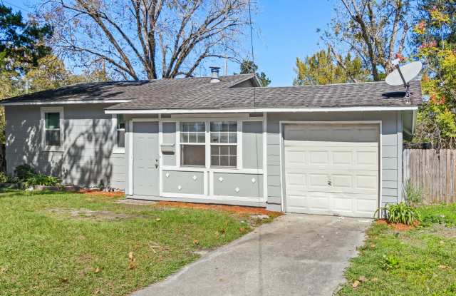 Newly renovated 4 Bedroom 2 bath home available for immediate move in!! - 2763 Commonwealth Avenue, Jacksonville, FL 32254