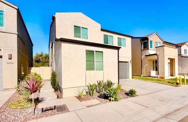 Wonderful Newer Construction Two-Story Home in The Citro Community of Fallbrook, complete with Community Pool and Clubhouse Amenities! photos photos