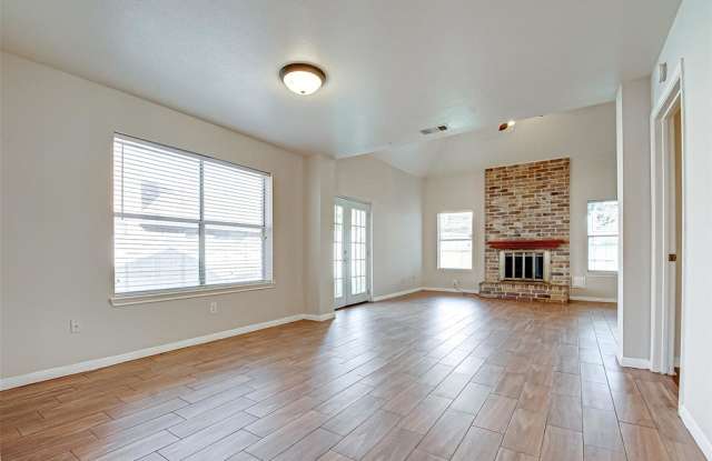 15614 Beechnut Street Gallery 4