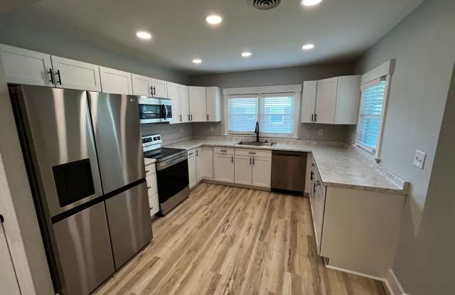 4Bed/3Bath Renovated Student friendly housing photos photos