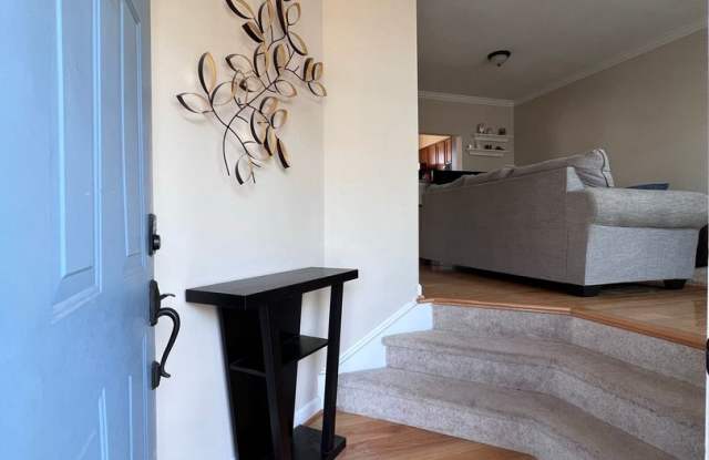 Lowes Island Townhome Neary 2000SqFt with Garage Gallery 3