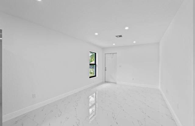 616 S Pine Street Gallery 1