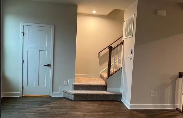 Charming 3BR Townhome in Ashland Gallery 4