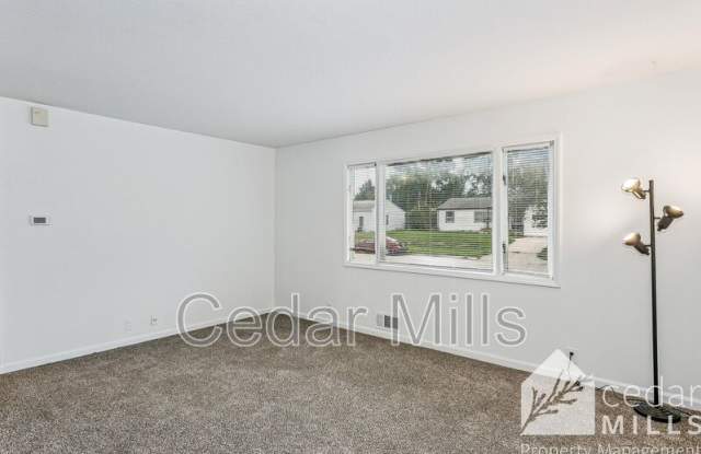 1422 E Cloverdale Dr Gallery 2