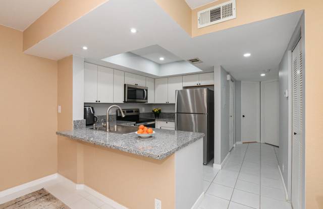 1530 SE Royal Green Circle photos photos