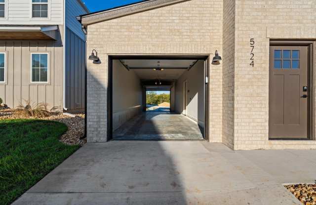 5724 S Southwind Avenue Gallery 4