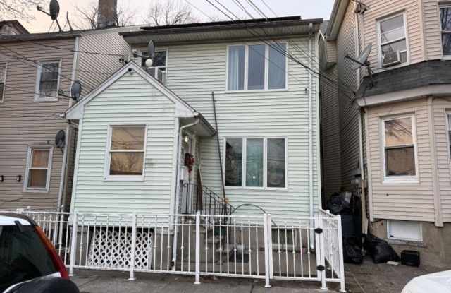 77 Garfield Ave photos photos