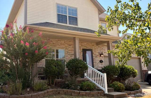 Well maintained three bedroom two and half bathroom home Gallery 3