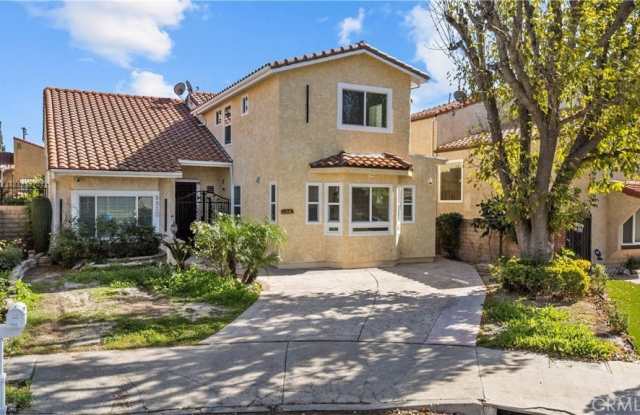 6920 Loma Verde 1/2 - 6920 Loma Verde Avenue, Los Angeles, CA 91303