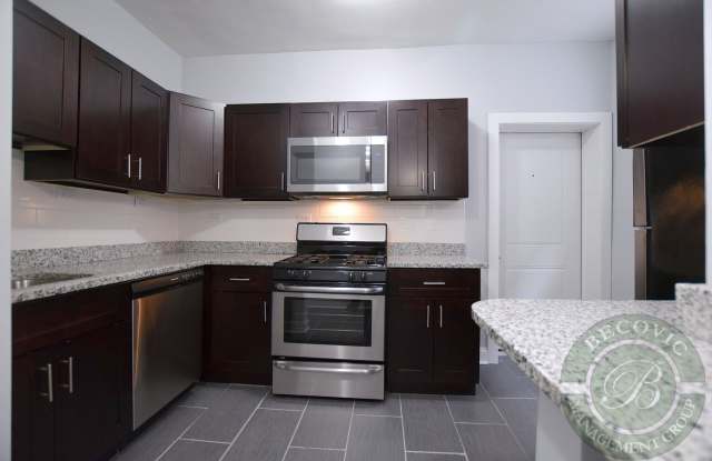 1104 W Glenlake Ave photos photos