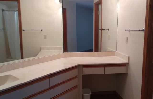 3 bed / 2 bath Condo Available photos photos