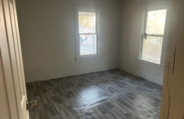 220 8th Street Gallery 4