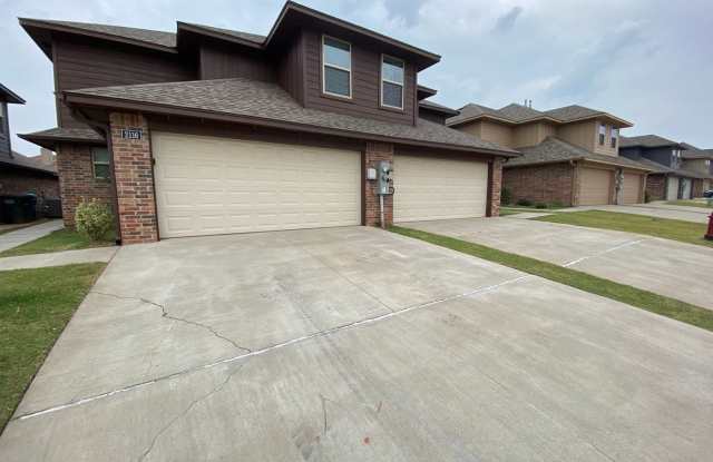 3 Bedroom 2.5 Bath Duplex In EDMOND photos photos