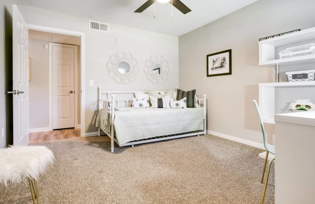 Senior Housing - The Oaks at Hampton Gallery 4