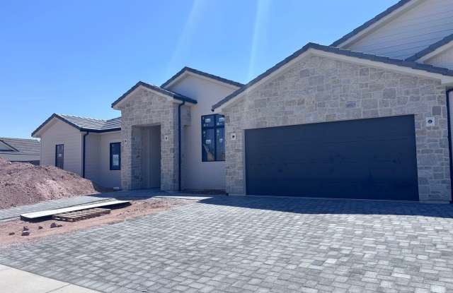 Beautiful custom single story in Moorland Park with pool photos photos