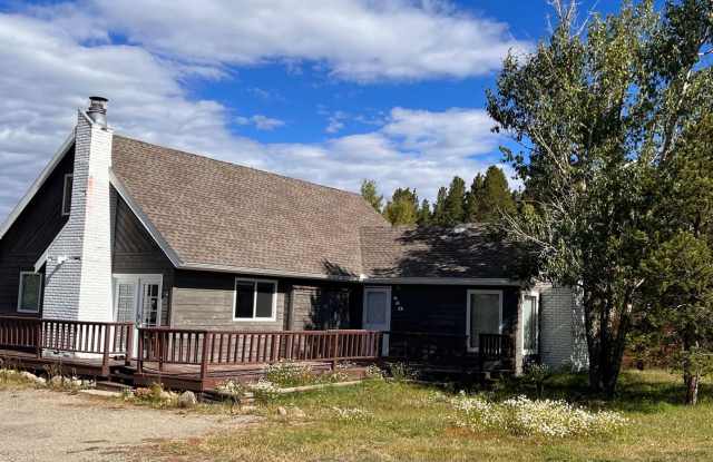 BRECK two living spaces! Fenced backyard! Bus route! Community hot tubs, pool, sauna, volleyball court, and tennis courts! Gallery 3