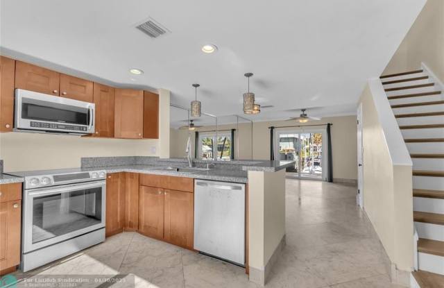 2541 NE 15th St photos photos