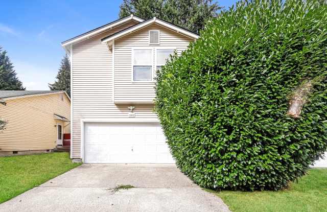Spacious Olympia Home with 2-Car Garage & Fenced Yard photos photos