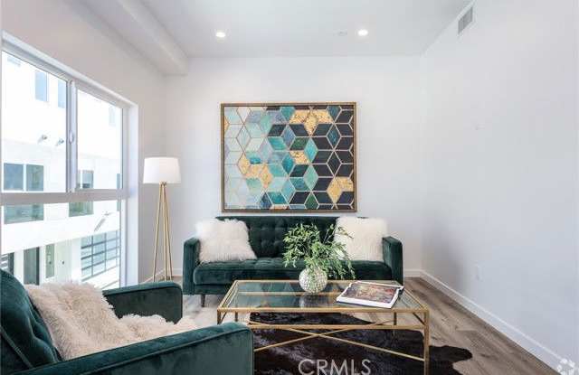 5655 Hazeltine Avenue photos photos