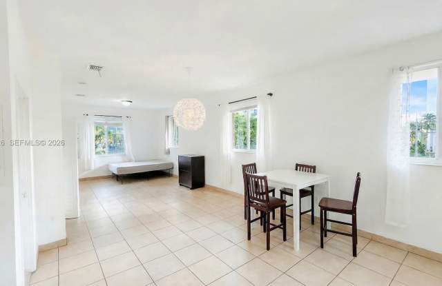 404 NE 27th St photos photos