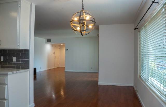 A Warm Sherman Oaks Condo - 4521 Colbath Avenue, Los Angeles, CA 91423