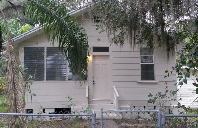 14437 Lawrence St - 14437 Lawrence Street, Dade City, FL 33523