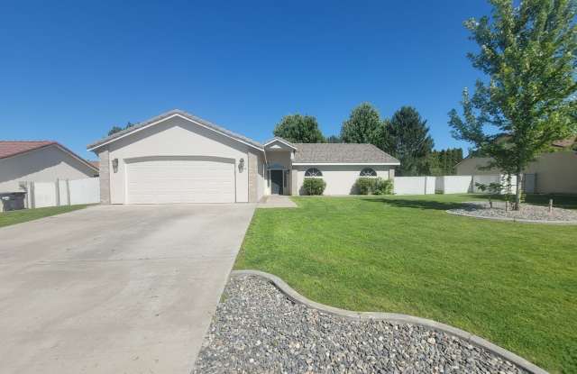 Stylish 3-Bedroom in Prime West Richland Location photos photos
