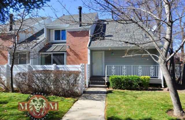 4 Bd 2 Bath Townhome Over 2100 sq ft Gallery 1