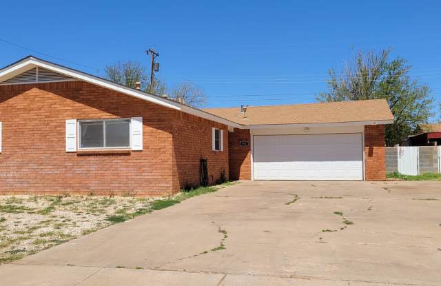 LARGE HOME ON QUIET STREET Gallery 3