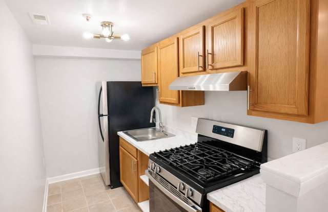 2026 Move-In Special – $500 LEASE SIGNING BONUS!! Renovated 3-Bedroom Apartment in Prime SE DC Location!! photos photos