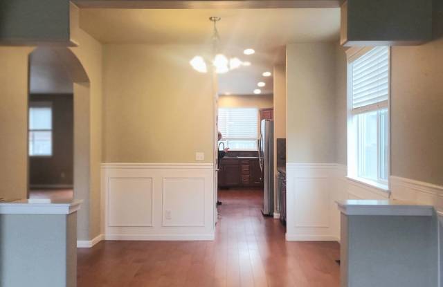 Graham 4bd, 2.5 bath home $3295 rent+$26.50 RBP+$3000 Dep Gallery 3