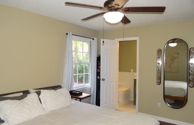 1002 Southeast Antietam Road Gallery 2
