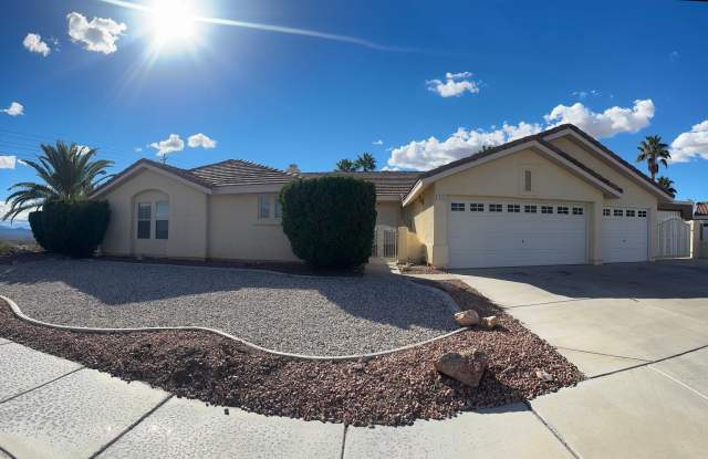 Pool home.  4 bedrooms, one level Gallery 1