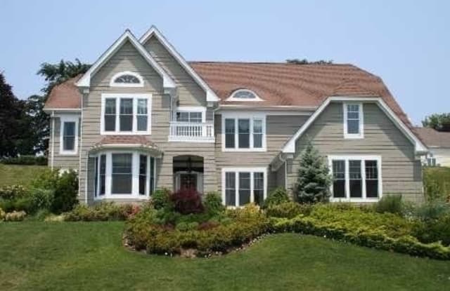47 Pembroke Drive - 47 Pembroke Drive, Glen Cove, NY 11542