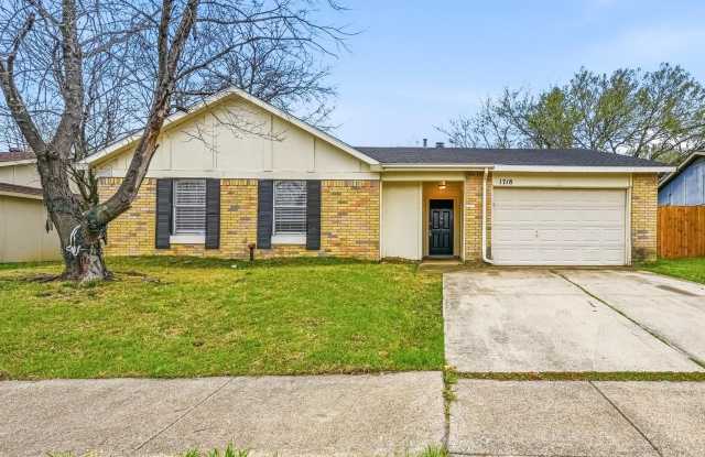 Beautifully Updated 3 Bed, 2 Bath Home - 1718 Dorchester Drive, Arlington, TX 76014