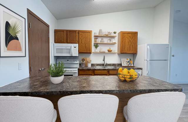 Sun Prairie/Vista Court Gallery 4