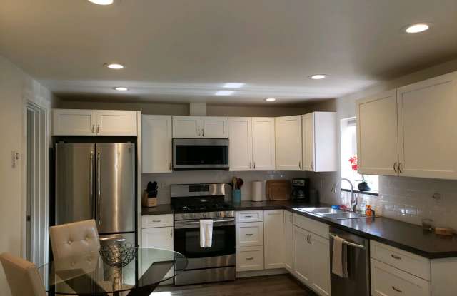 UTILITIES INCLUDED! Move in ready now! Super cute East Olympia one bed one bath. Fenced yard. Gallery 4