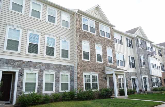 44126 TURF FIELD SQ Gallery 3