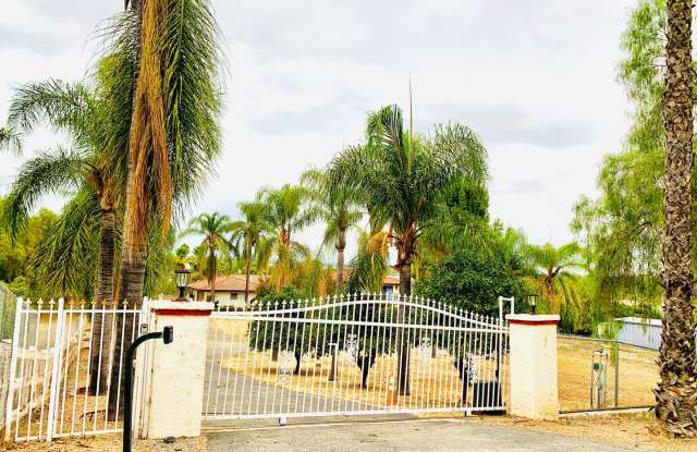 3272 Hillview Dr South Gallery 2