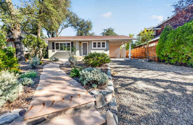 Charming Mid-Century 2 Bedroom + Office/Den/3rd Bedroom ~ Prescott Gallery 1