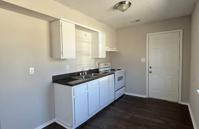 485 South Jefferson Street - Unit B Gallery 4