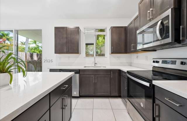 2478 SE 10th Ct Gallery 3