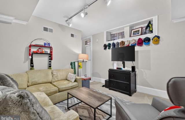 1736 18TH ST NW #T2 Gallery 3