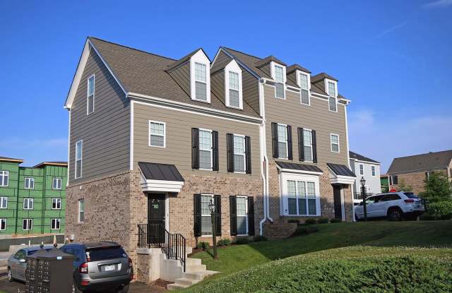 Light-Filled, Dog-Friendly Old Trail Townhome photos photos