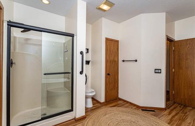 4012 Fletcher Boulevard Gallery 4