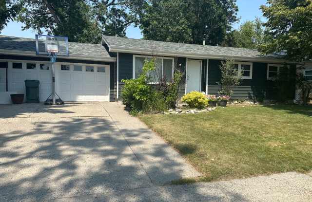 5 bedroom 2 1/2 bath home for rent - 2021 Beverly Hill Boulevard, Billings, MT 59102