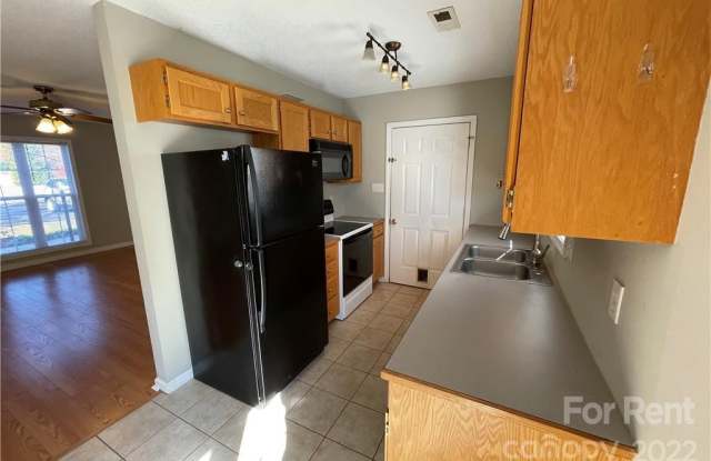 2037 Summerfield Circle Gallery 4