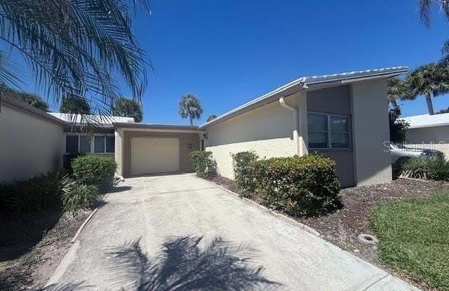 143 WHISPERING SANDS Drive Gallery 1