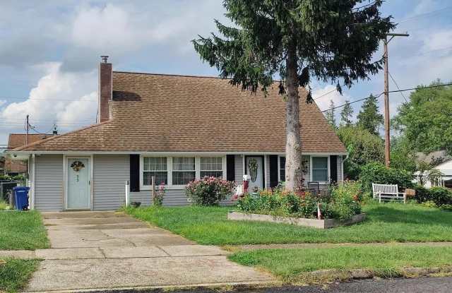 55 CAMEO ROAD - 55 Cameo Road, Levittown, PA 19057